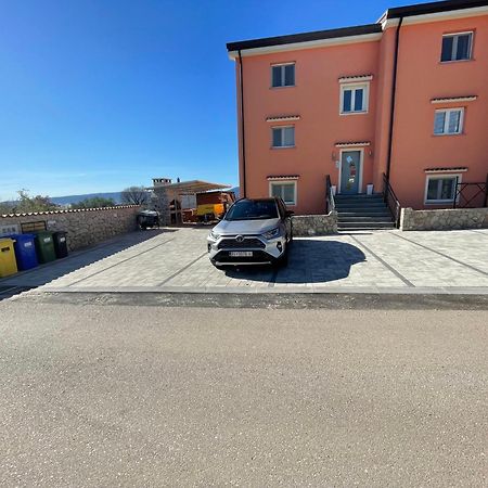 Family Village Apartment Vrh  Eksteriør bilde