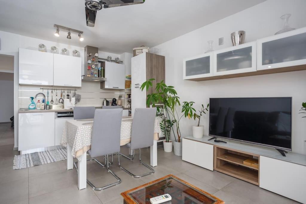Family Village Apartment Vrh  Eksteriør bilde