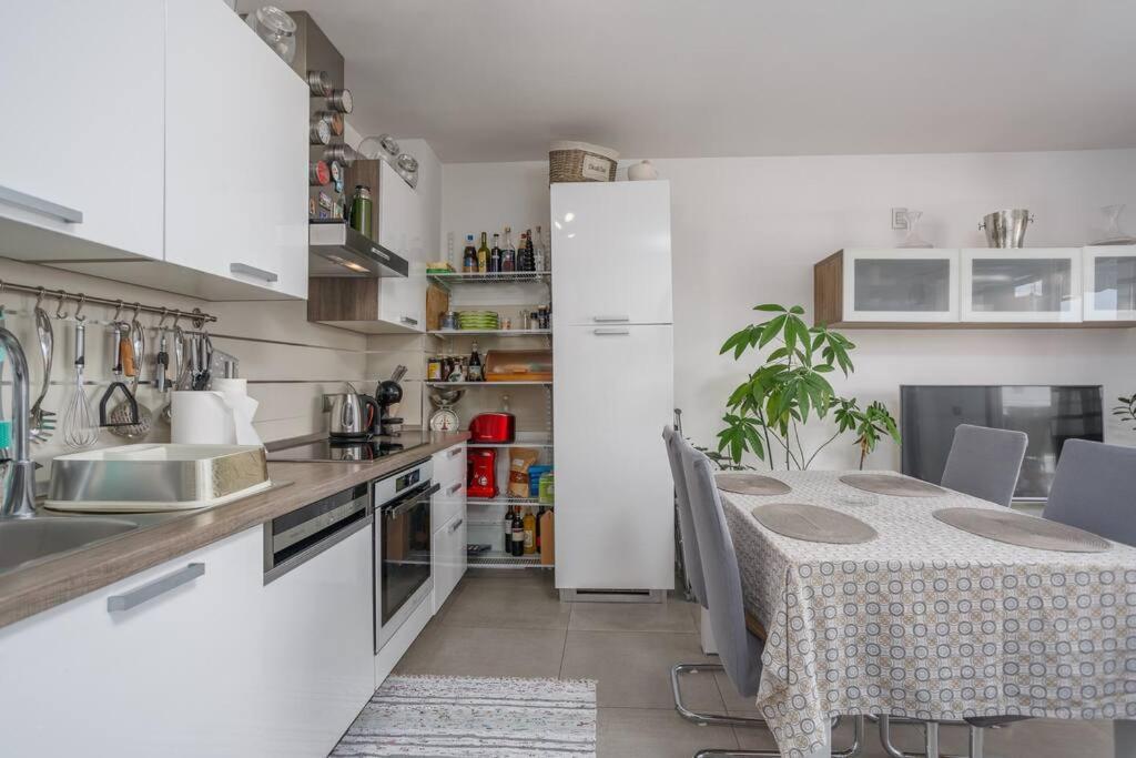 Family Village Apartment Vrh  Eksteriør bilde
